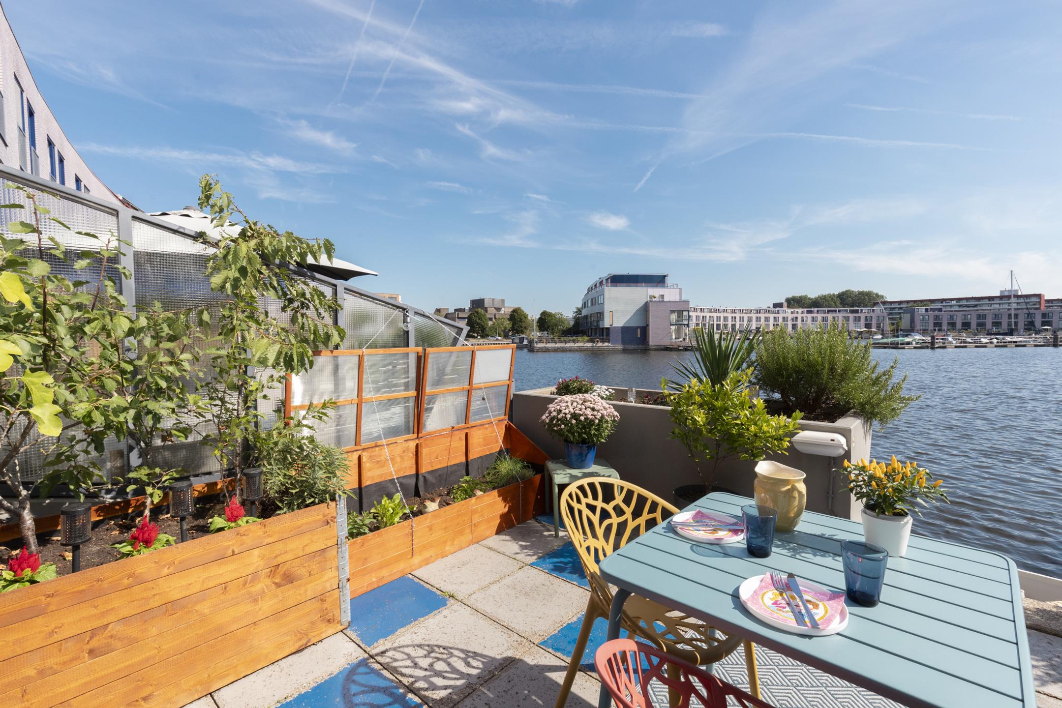 Tussenwoning te koop: Aquamarin 105, Weesp