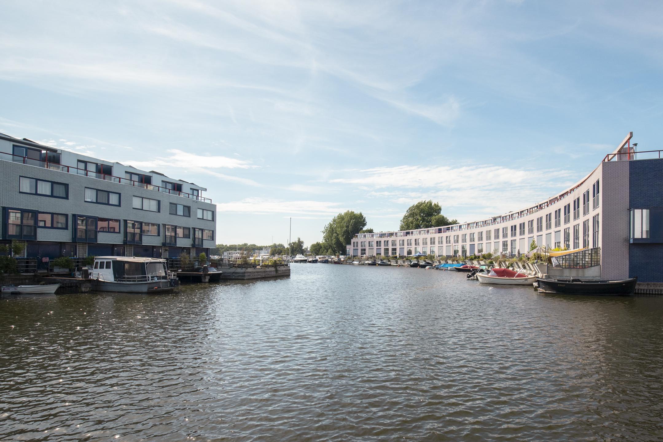 Huis Aquamarin 105 in Weesp