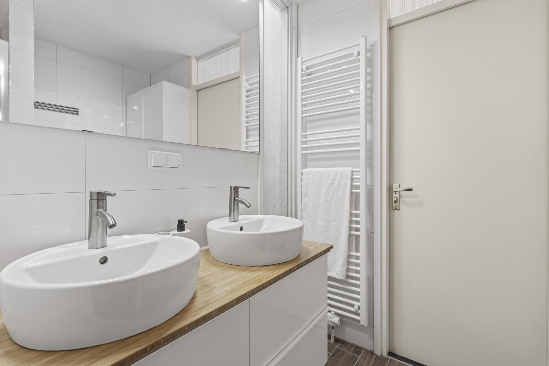 Tussenwoning te koop: Aquamarin 105, Weesp