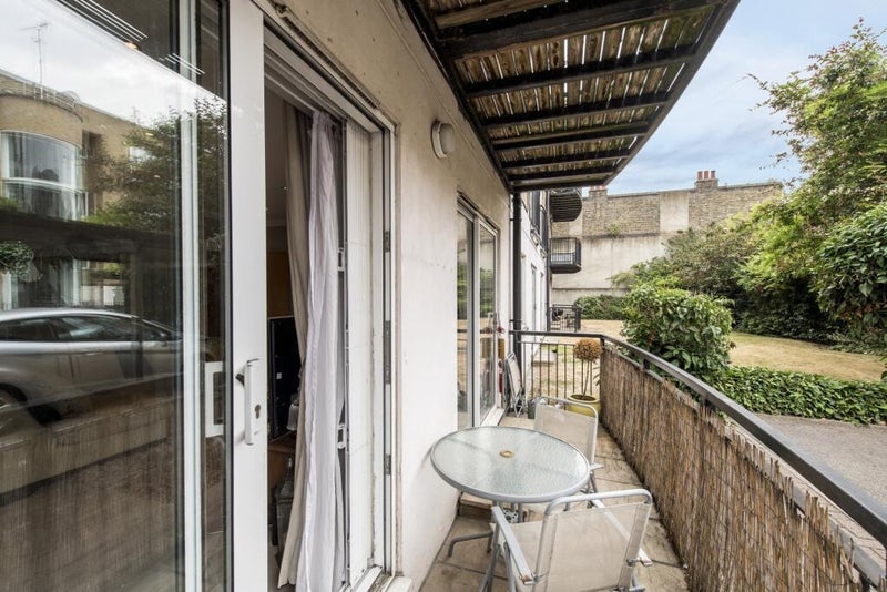 Flat Bacon Street in Greater London