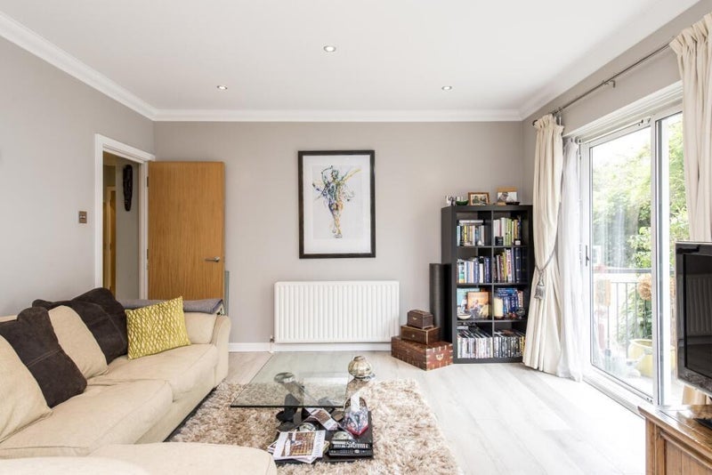 Flat Bacon Street in Greater London