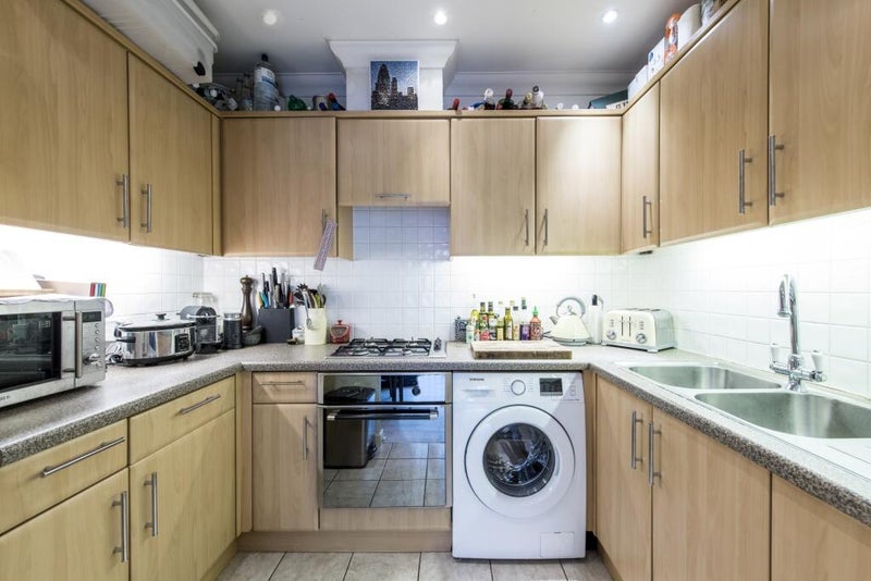 Flat Bacon Street in Greater London