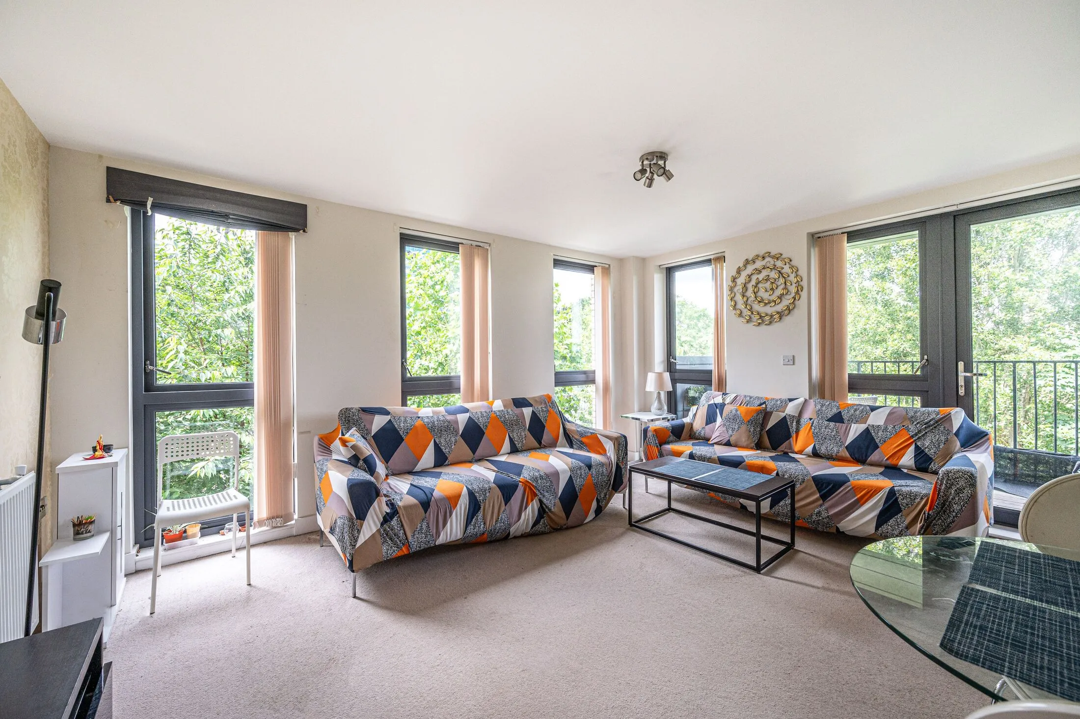Flat Charcot Road in Greater London