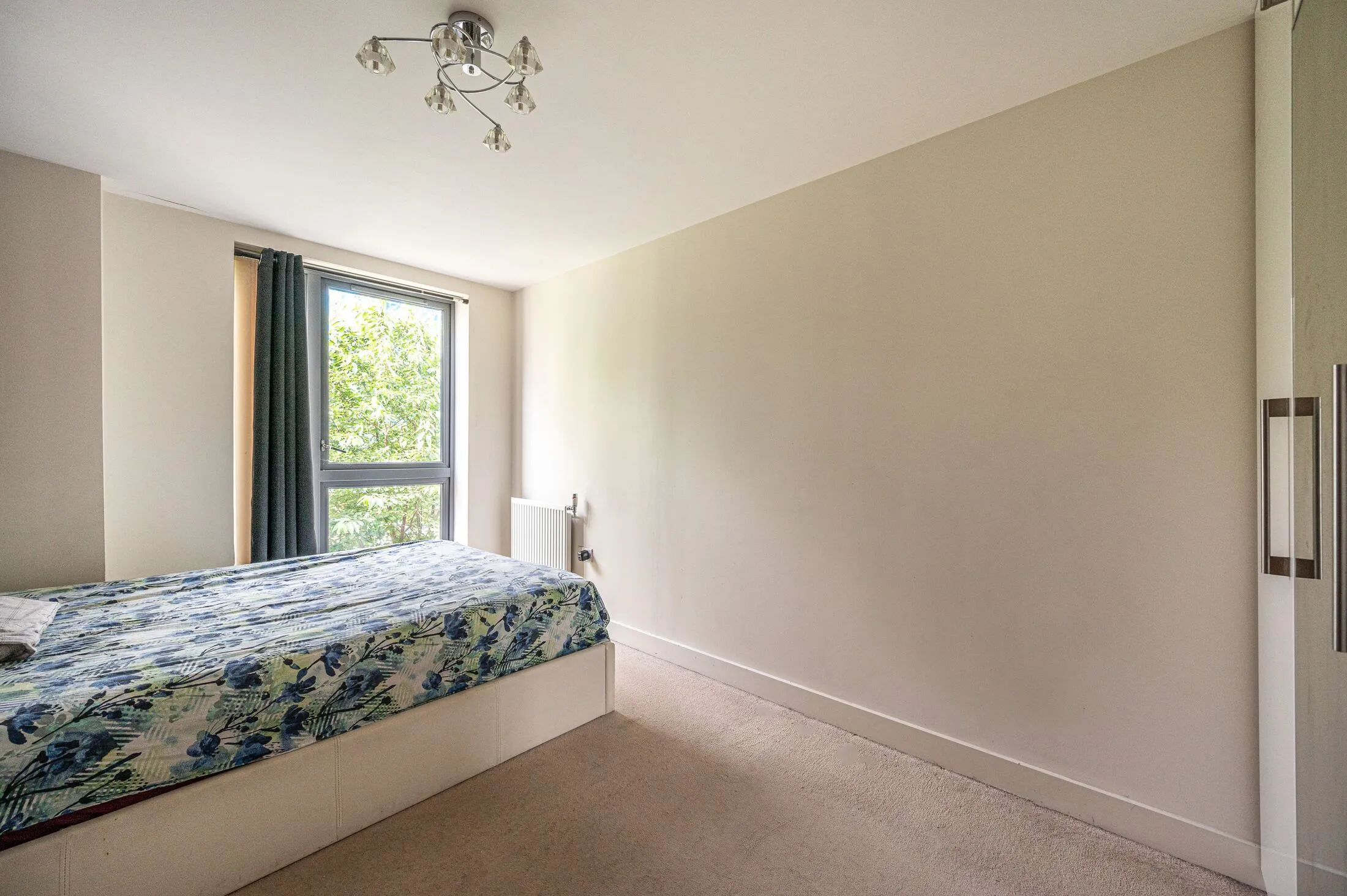 Flat Charcot Road in Greater London