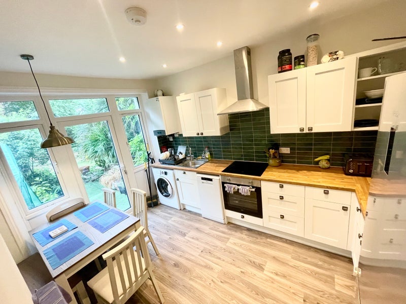Room Dickenson Road in Greater London