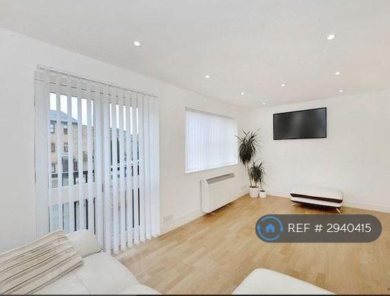Flat Observatory Mews in Greater London