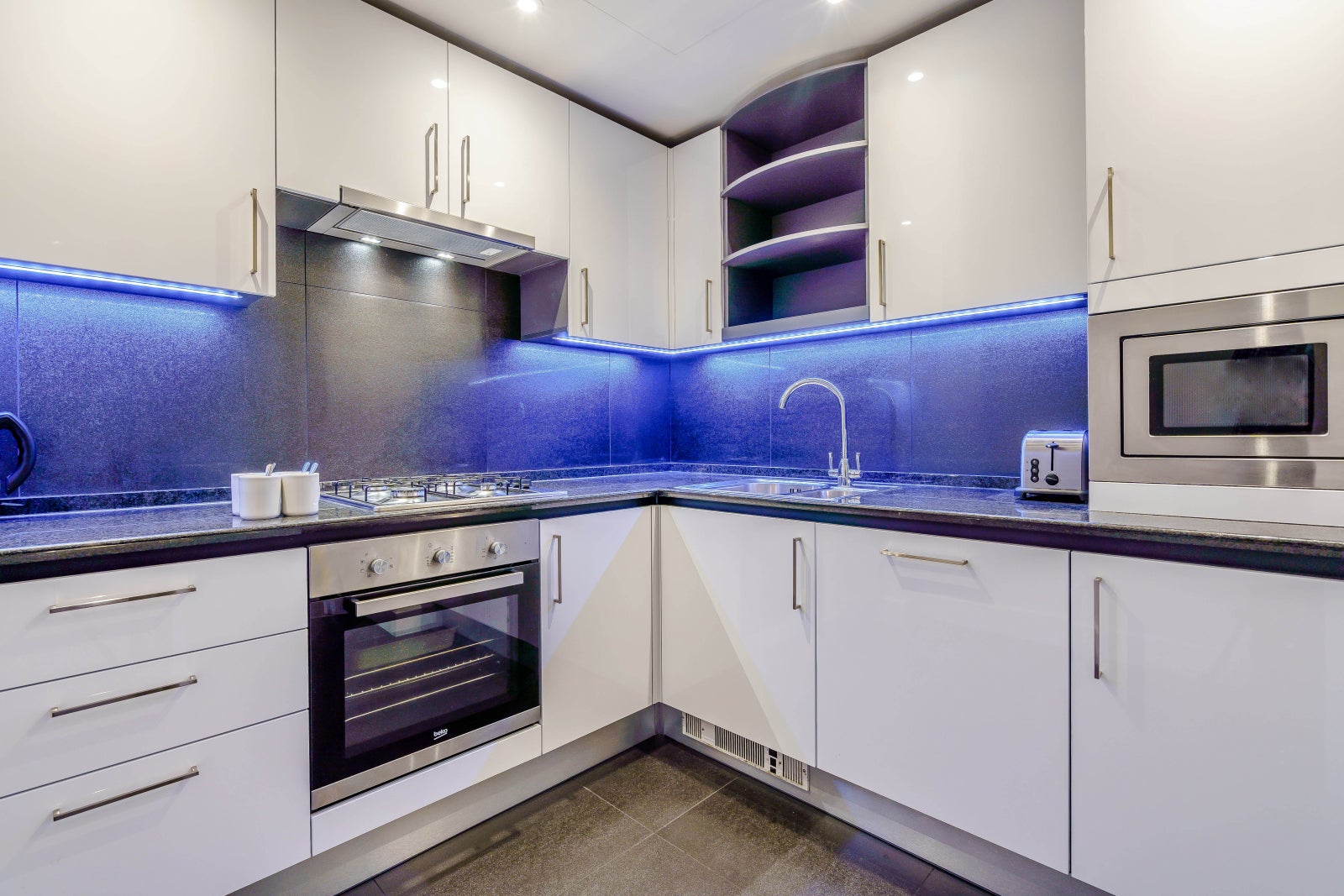 Flat Westferry Circus in Greater London