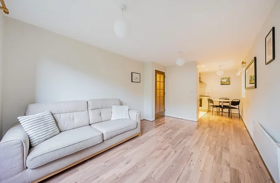 Flat Highwood Close in Greater London
