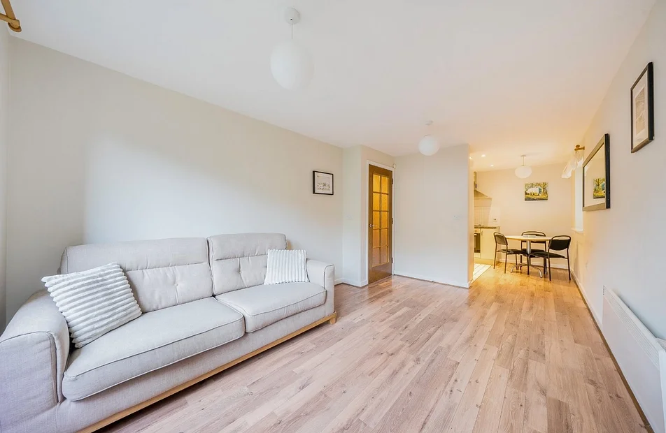Flat Highwood Close in Greater London
