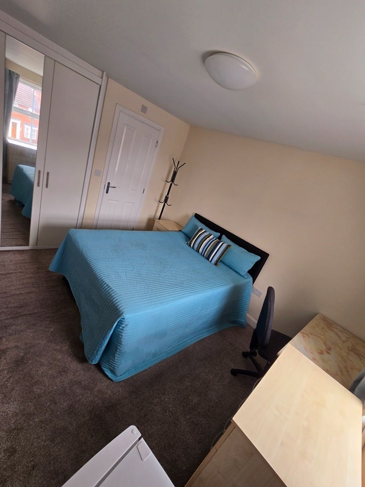 Room William Barrows Way in Sandwell