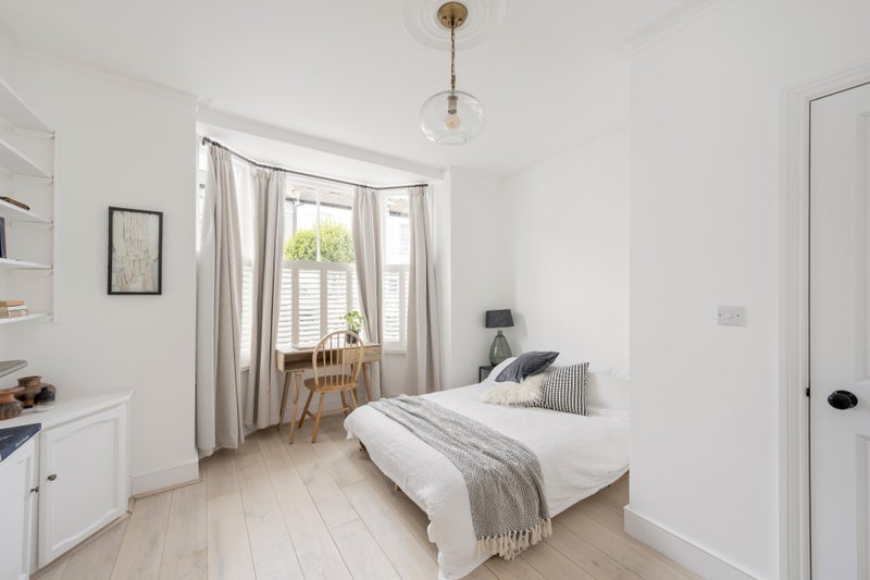 Flat Devonshire Road in Greater London