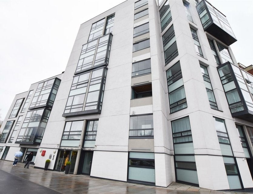 Flat Holland Park Avenue in Greater London