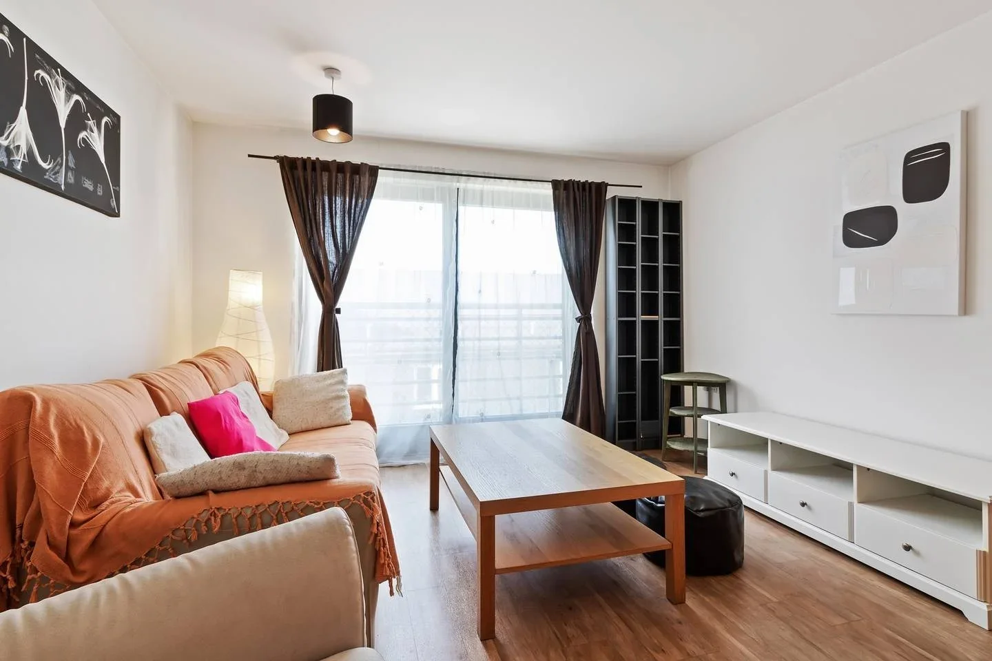 Flat Mackintosh Lane in Greater London