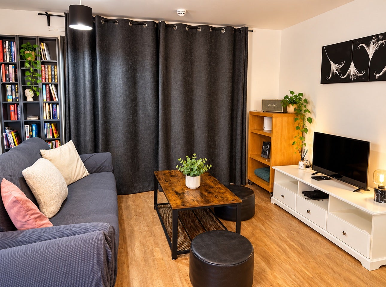Flat Mackintosh Lane in Greater London