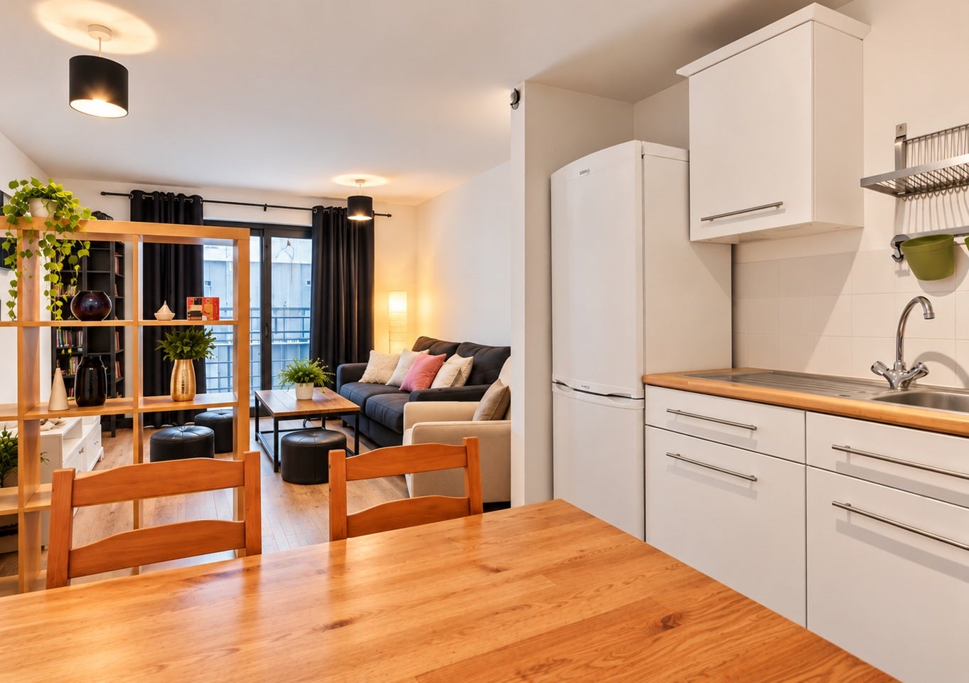Flat Mackintosh Lane in Greater London