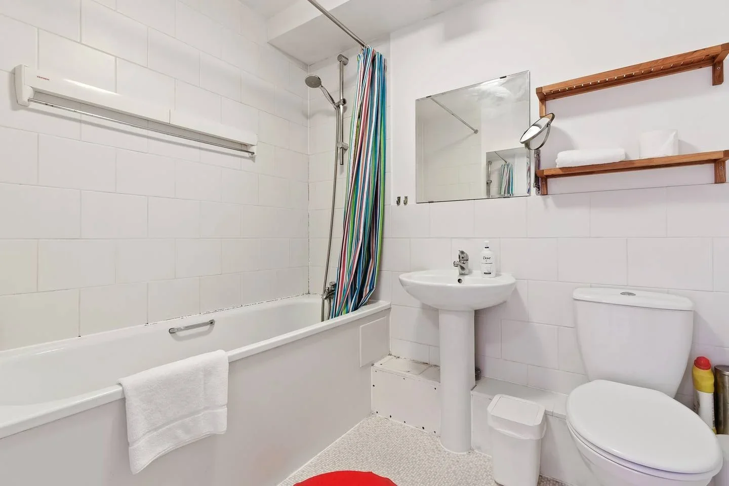 Flat Mackintosh Lane in Greater London
