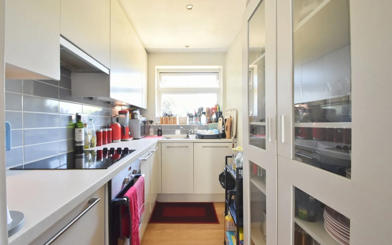 Flat Oatlands Avenue in Elmbridge
