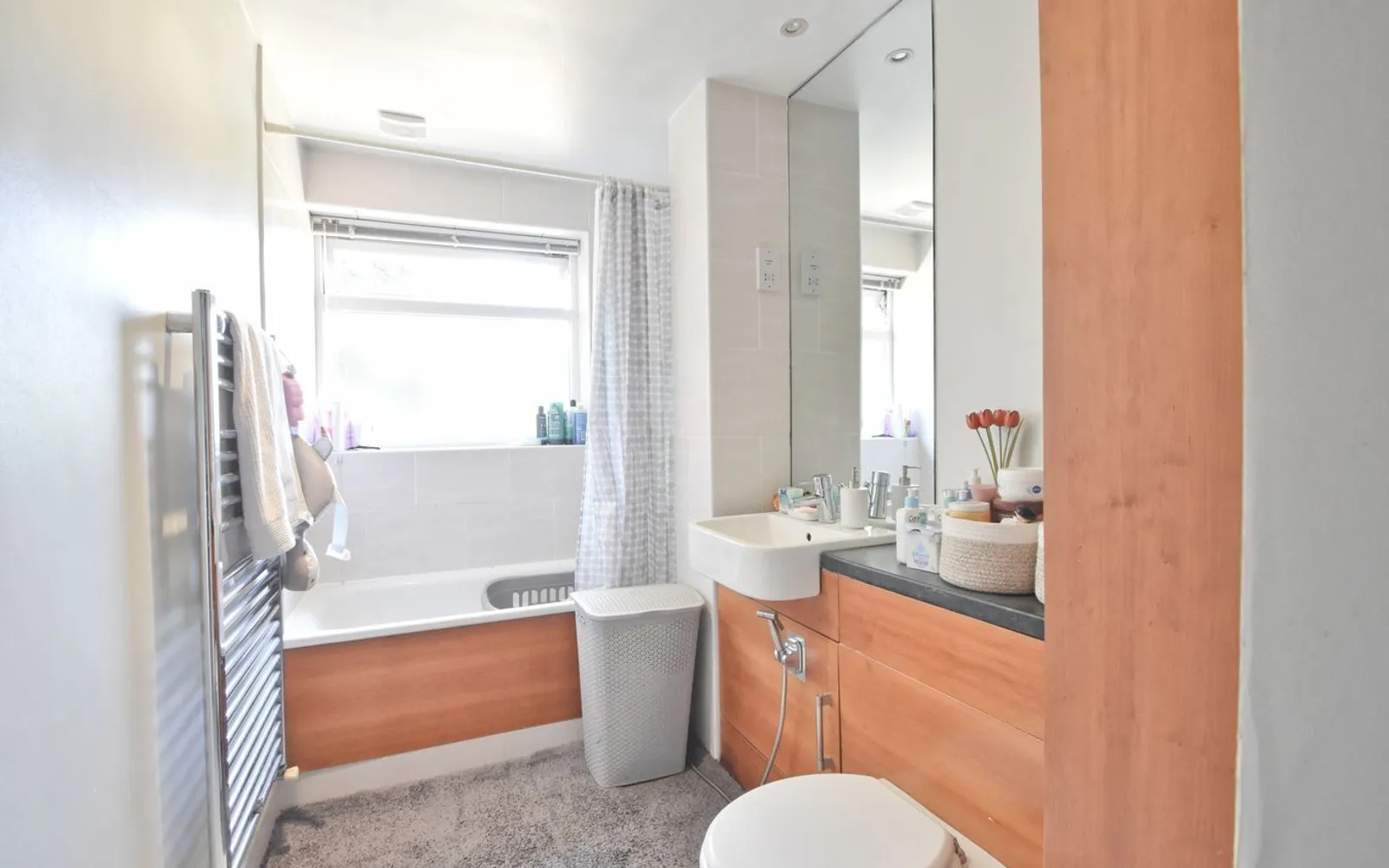 Flat Oatlands Avenue in Elmbridge