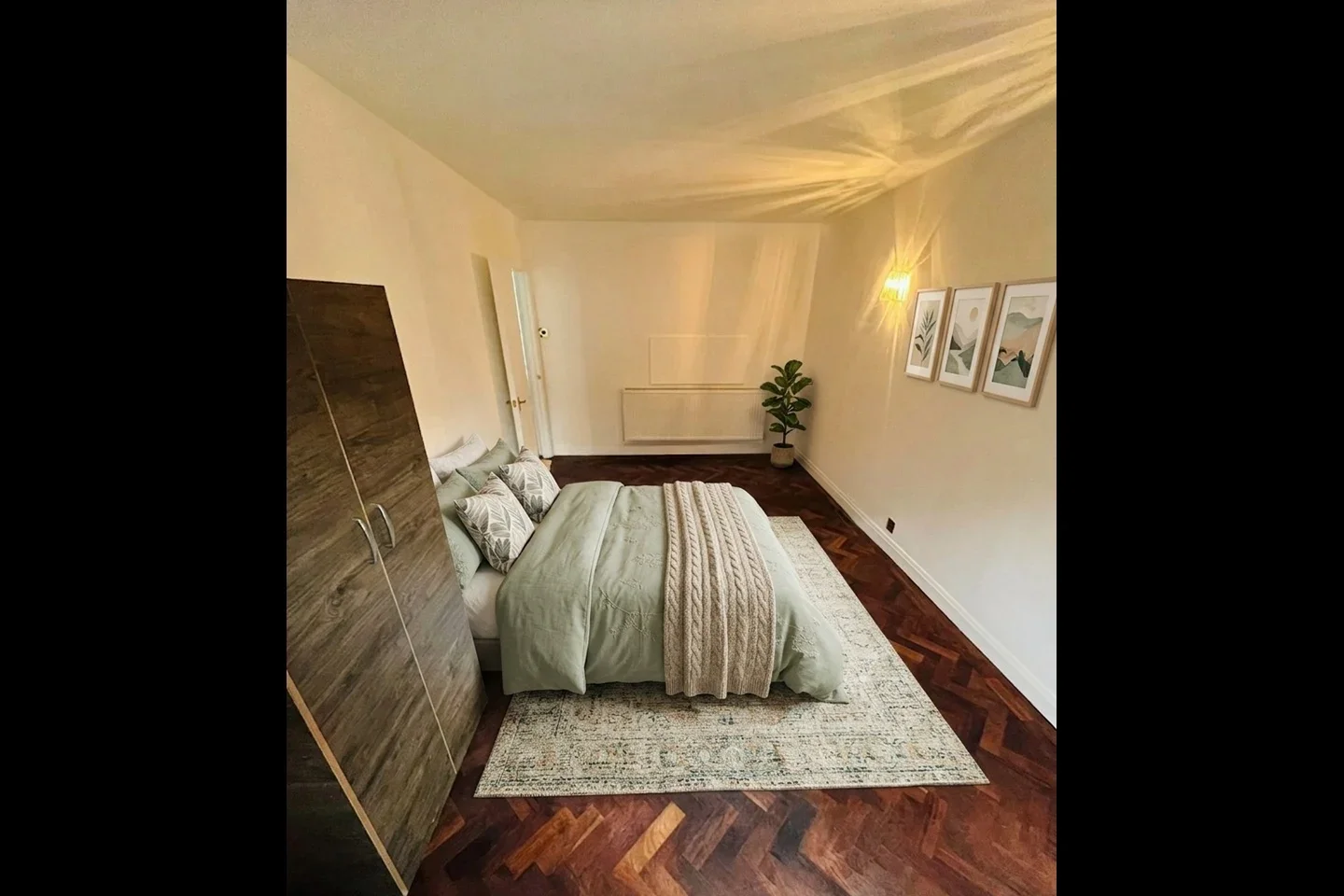 Room Leeward Gardens in Greater London