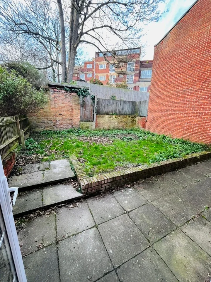 Room Leeward Gardens in Greater London