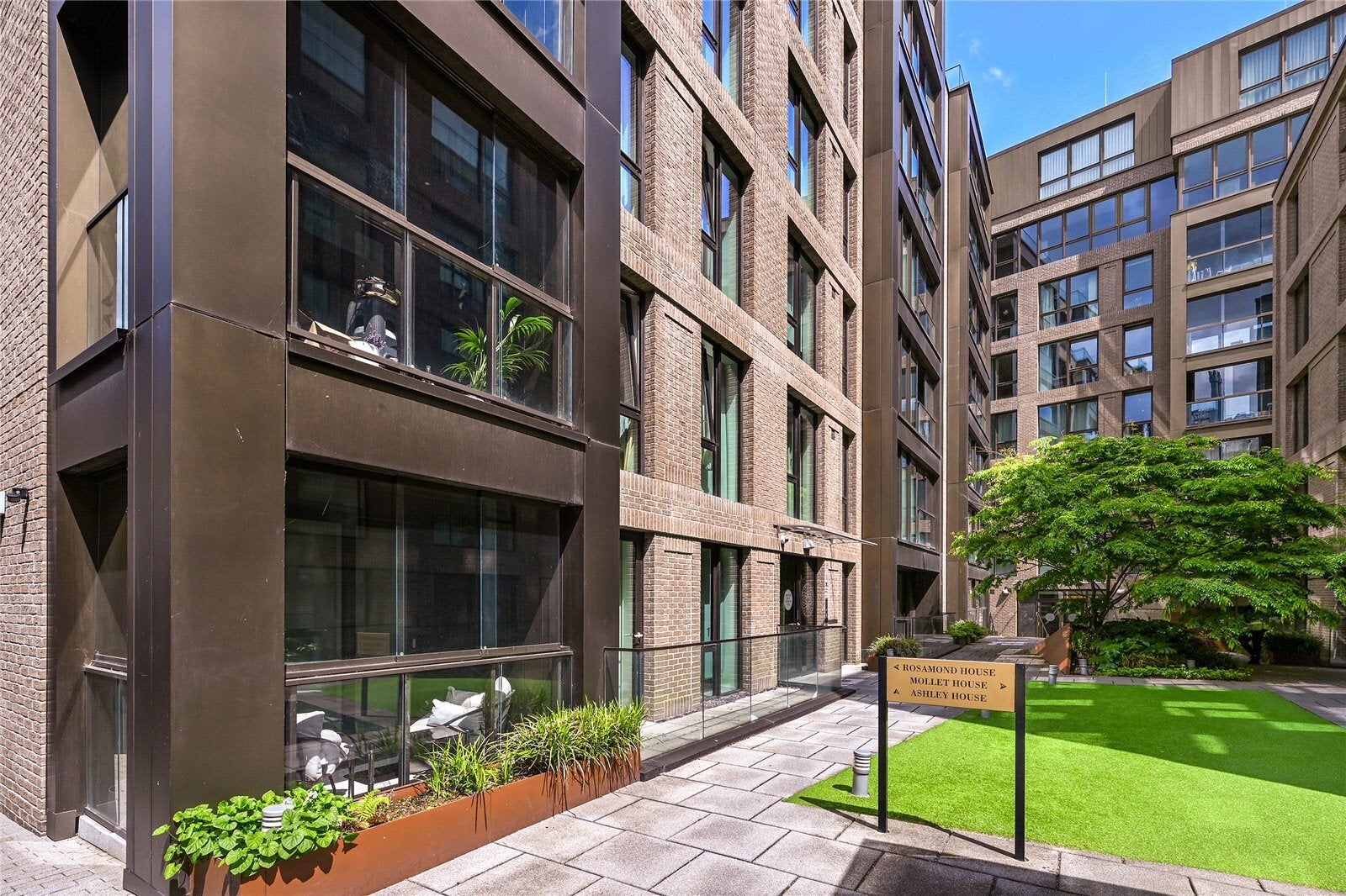Flat Great Peter Street in City of Westminster