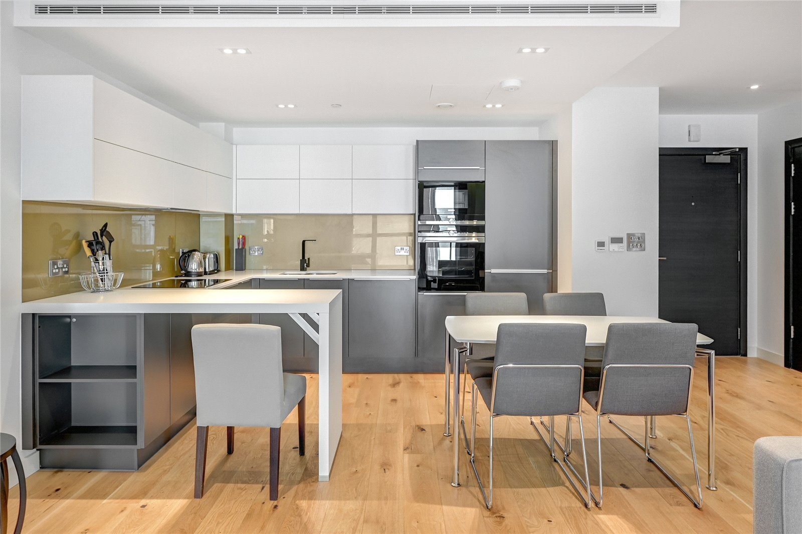 Flat Great Peter Street in City of Westminster