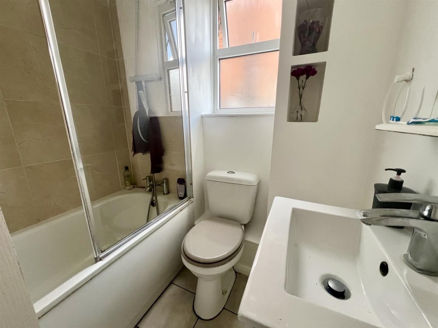 Flat Princess Road in Greater London