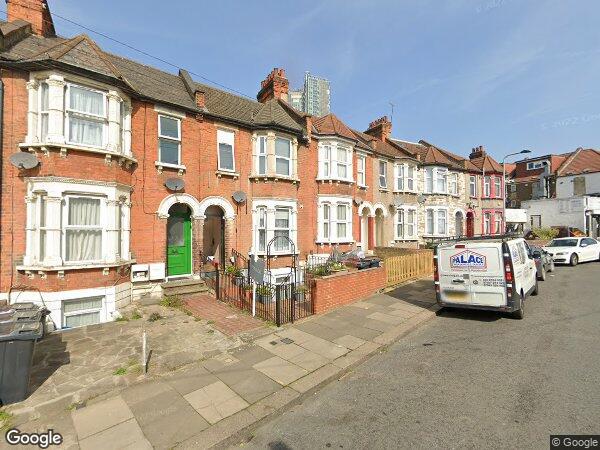 Flat Britannia Road in Greater London