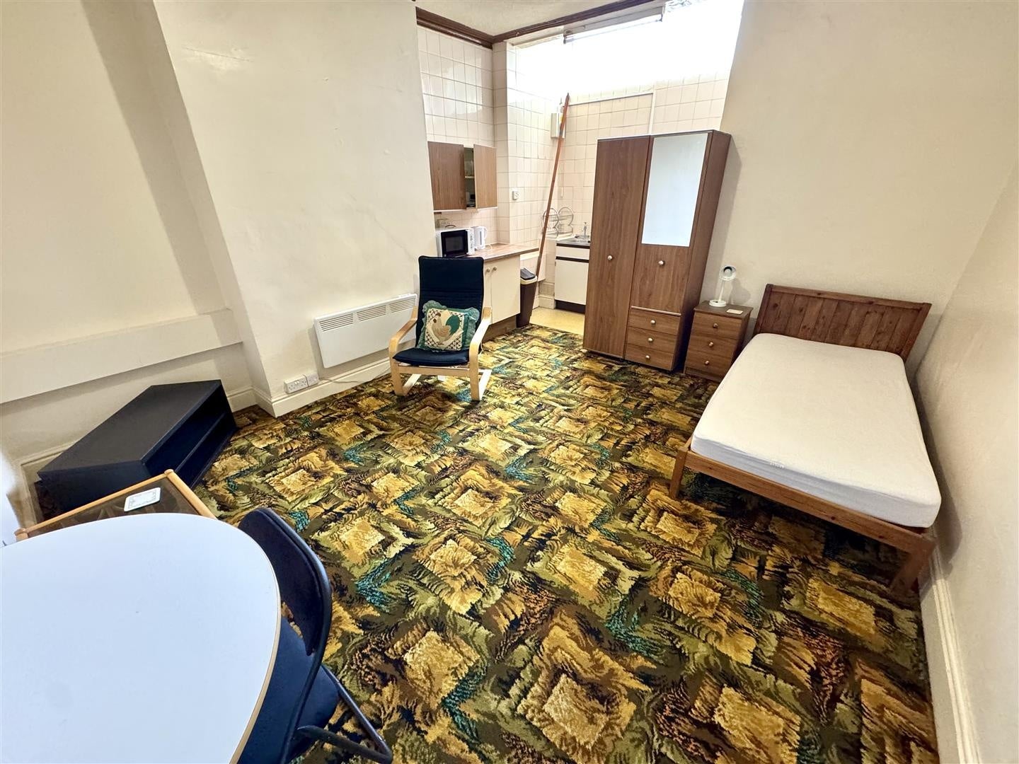 Room Albany Road in Coventry
