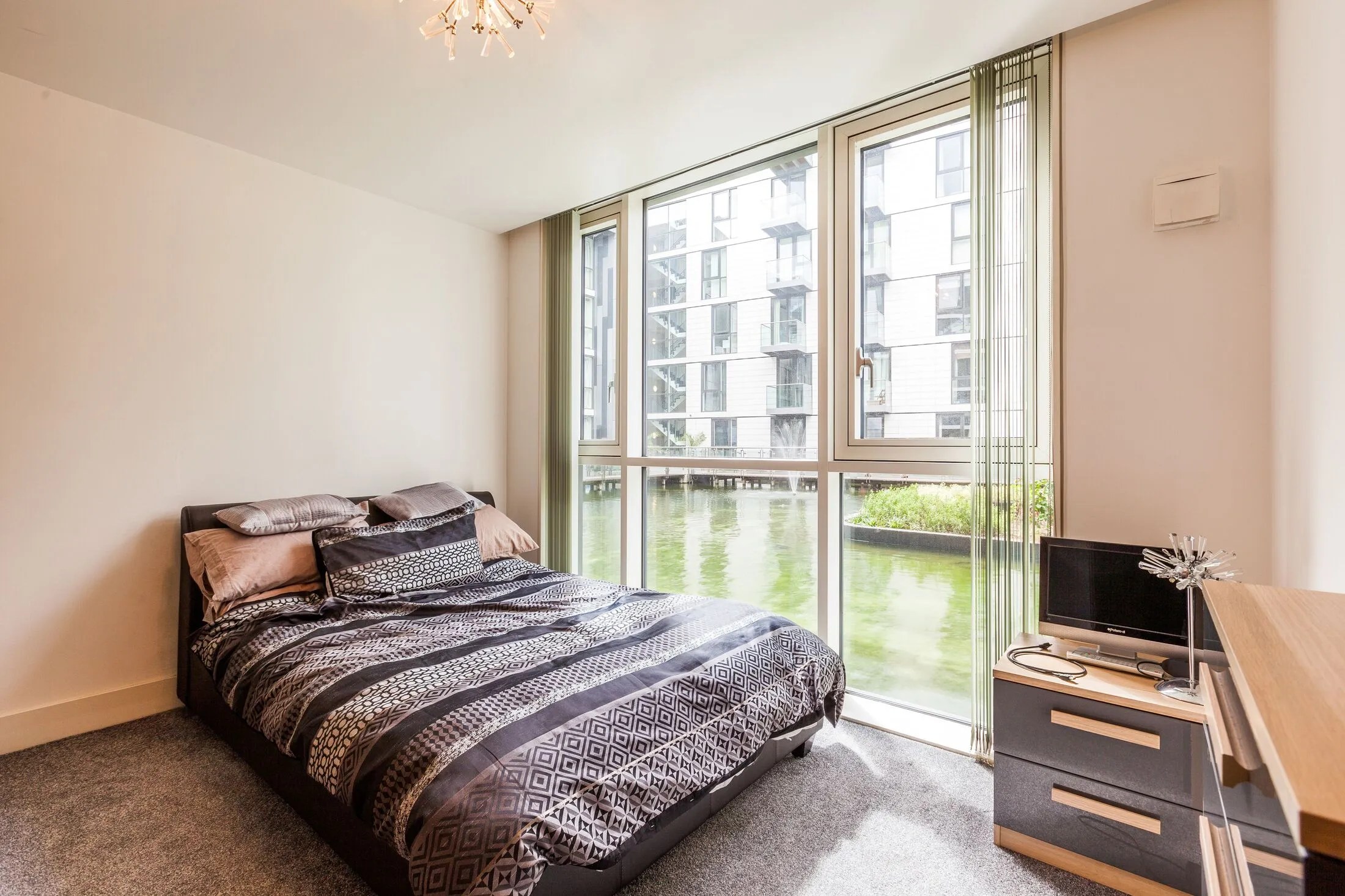 Flat Bridle Mews in Greater London