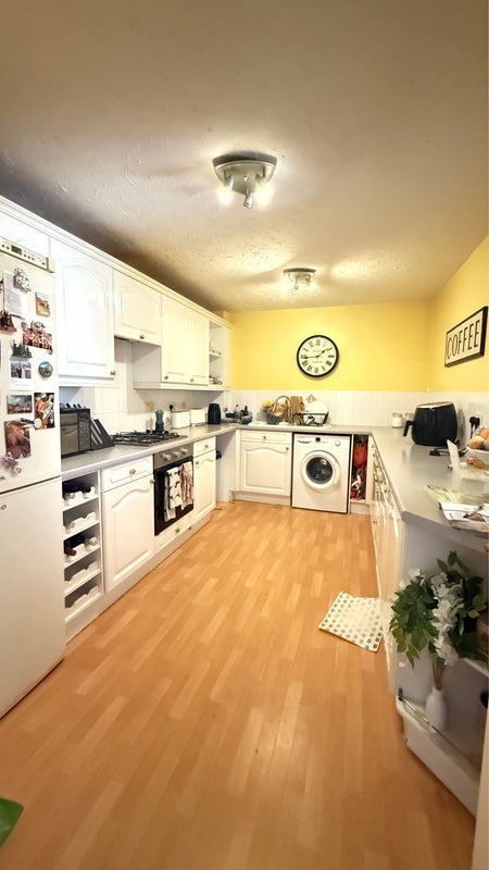 Room St Peters Road in Bournemouth