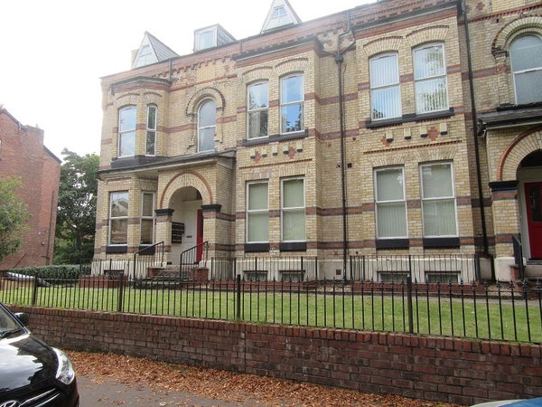 Flat Alness Road in Manchester
