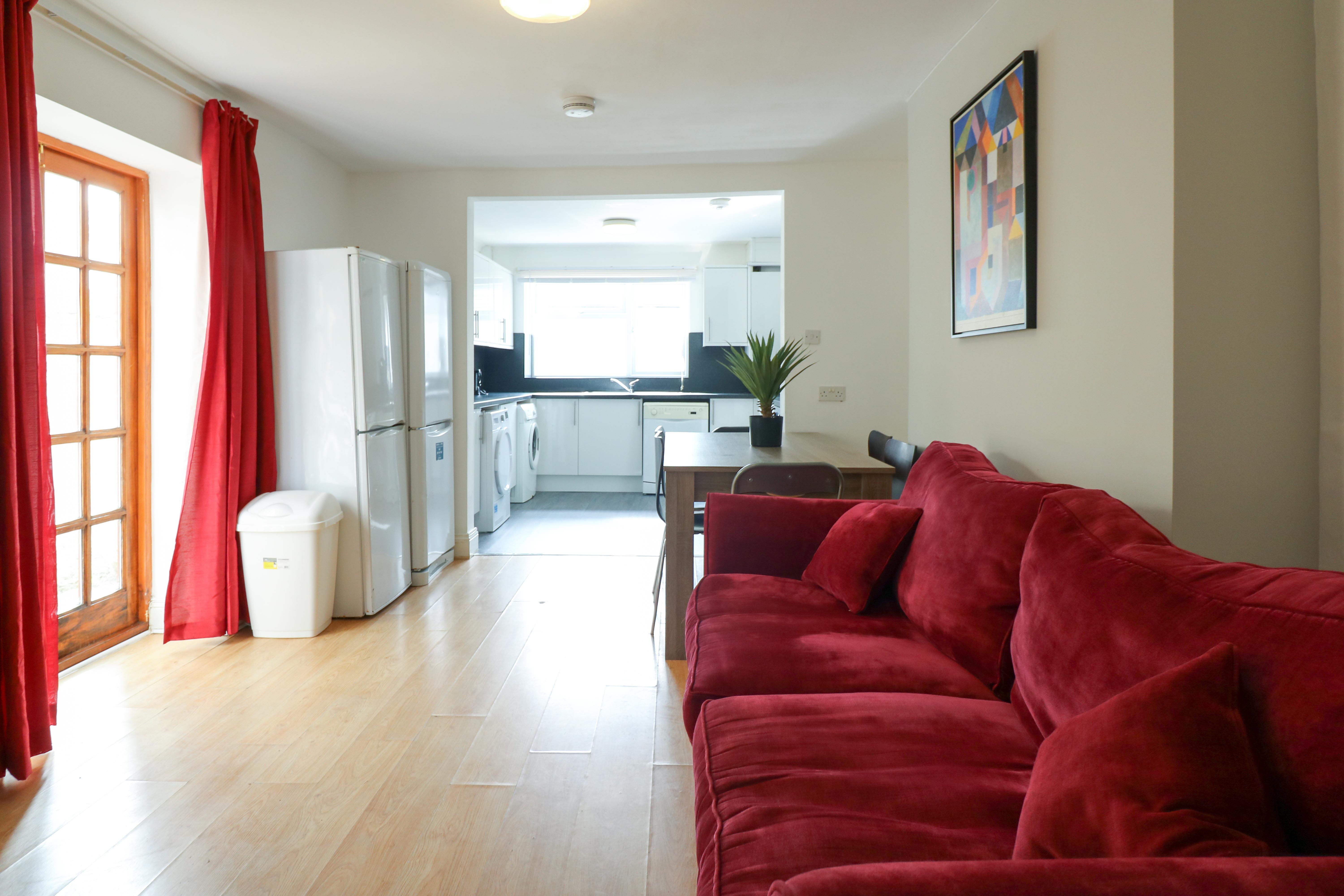 Flat Carlton Terrace in Plymouth