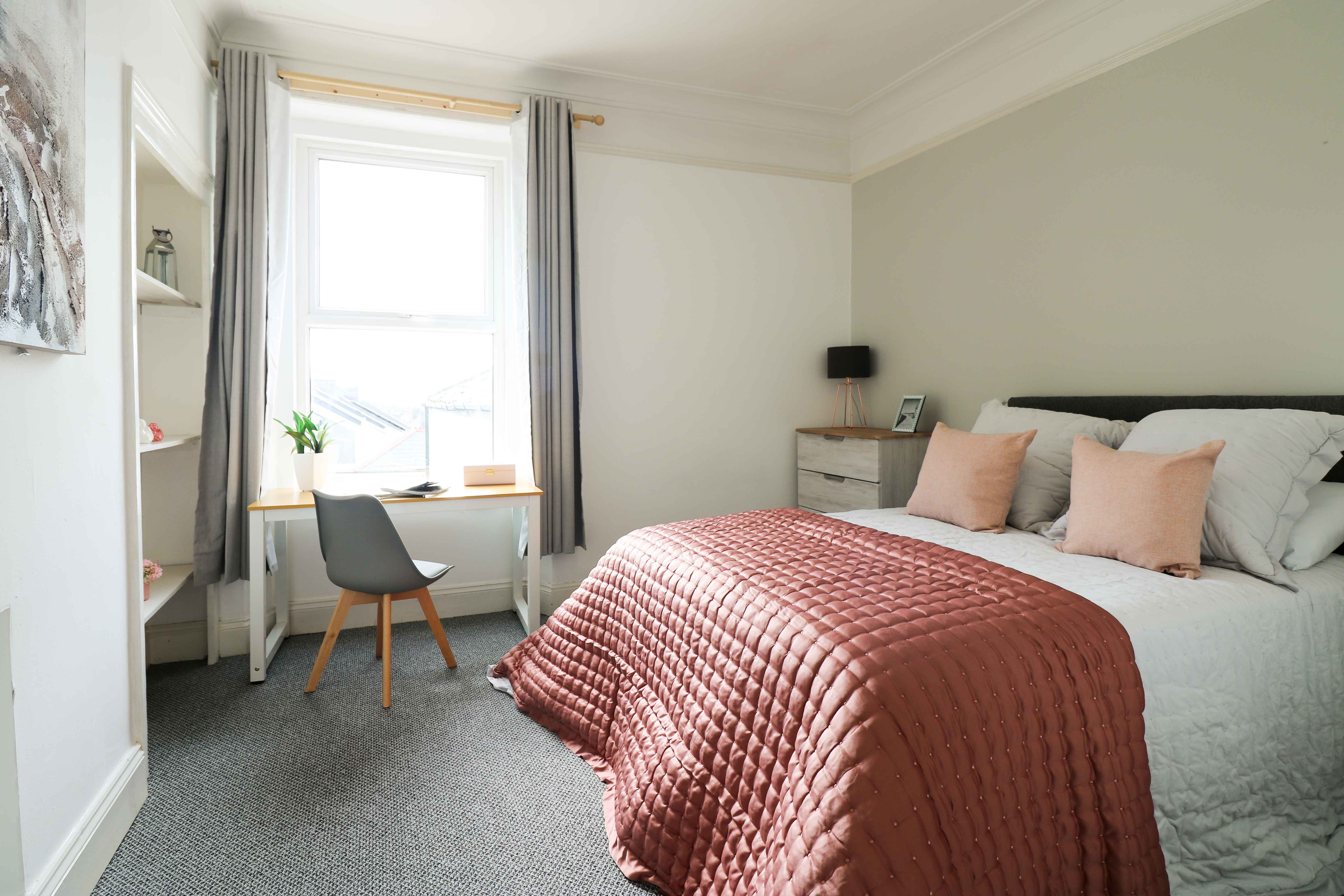 Flat Carlton Terrace in Plymouth