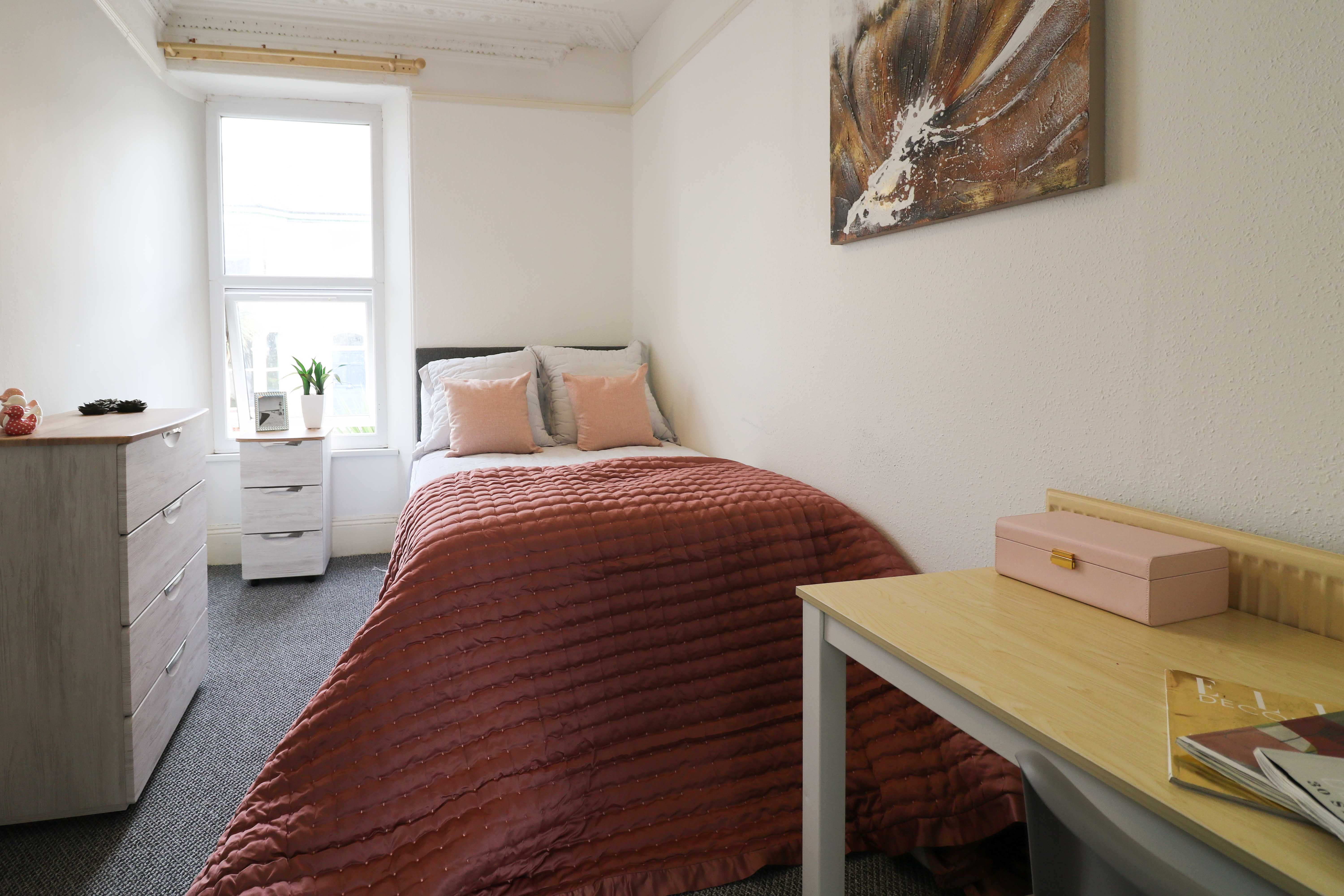 Flat Carlton Terrace in Plymouth