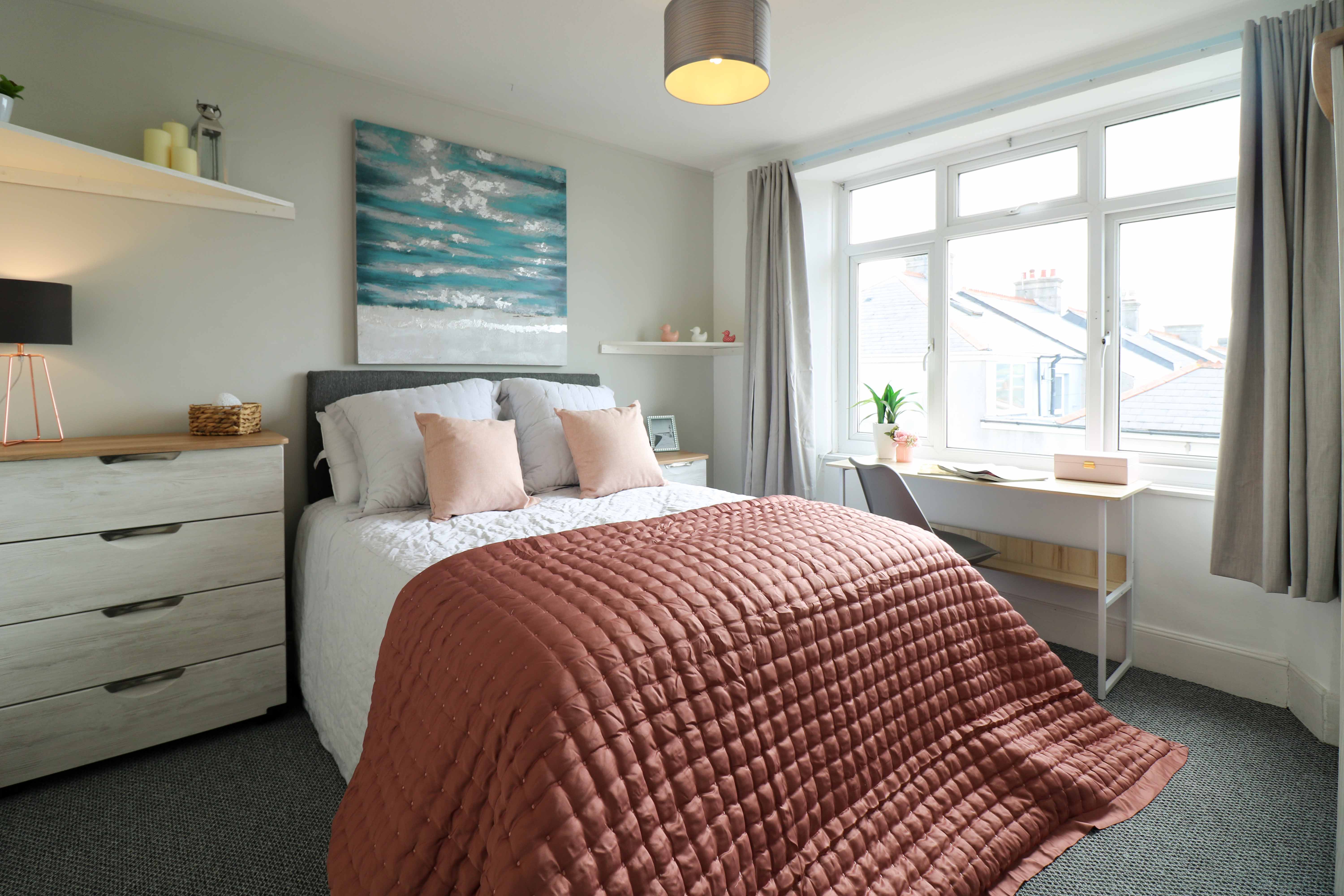 Flat Carlton Terrace in Plymouth