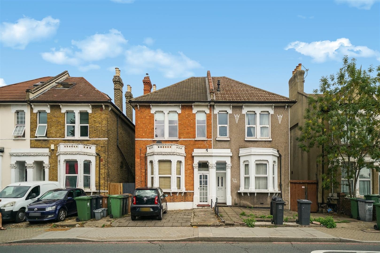 Flat Brownhill Road in Greater London