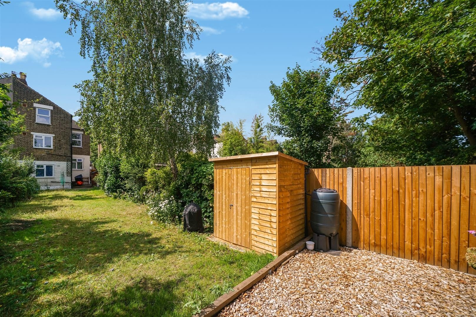 Flat Brownhill Road in Greater London