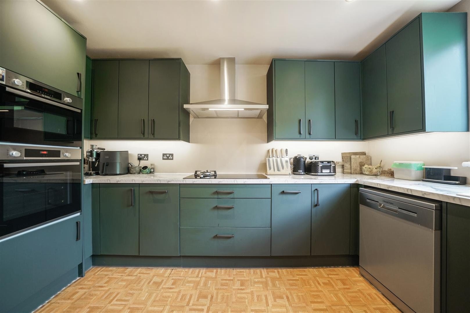 Flat Brownhill Road in Greater London