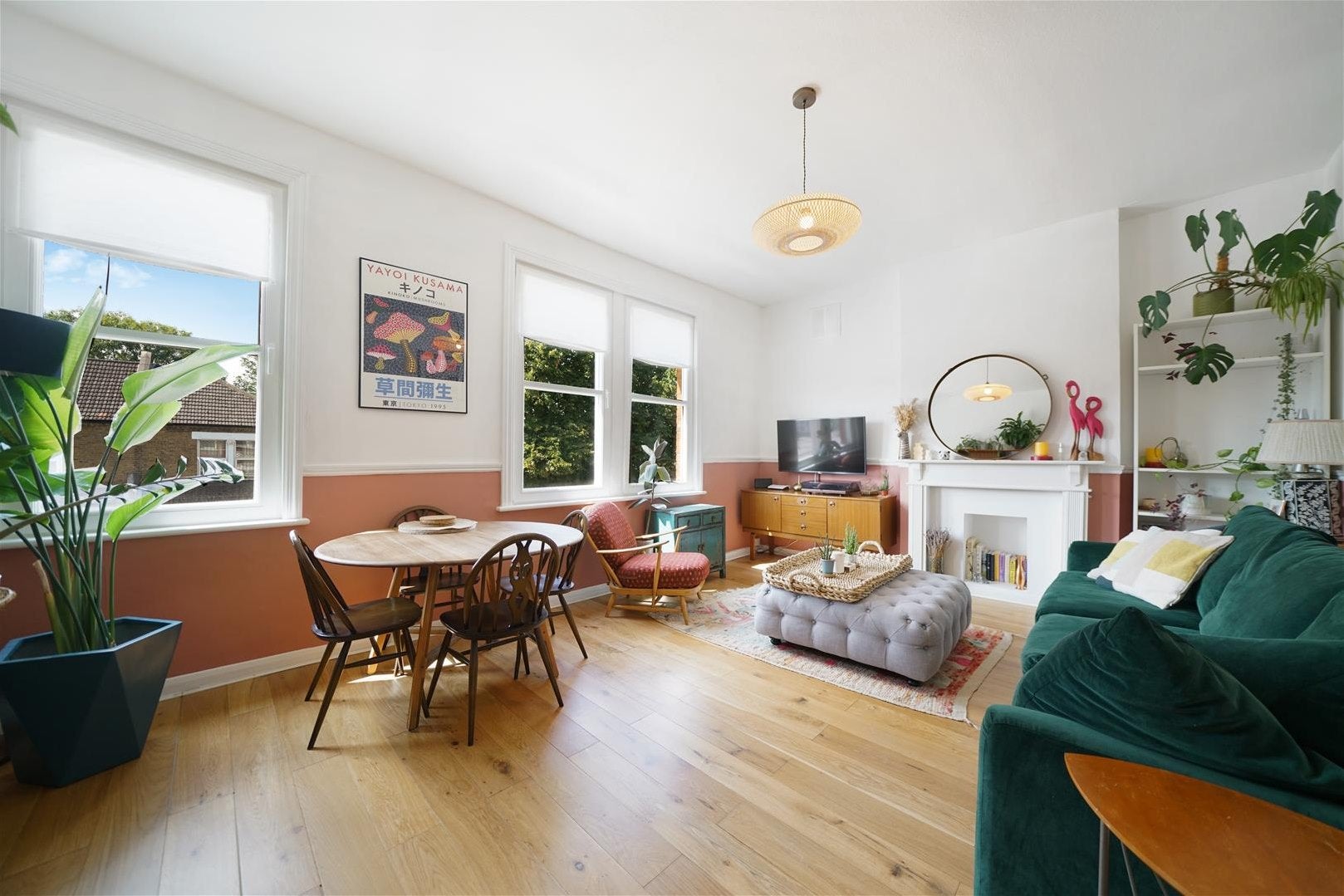 Flat Brownhill Road in Greater London