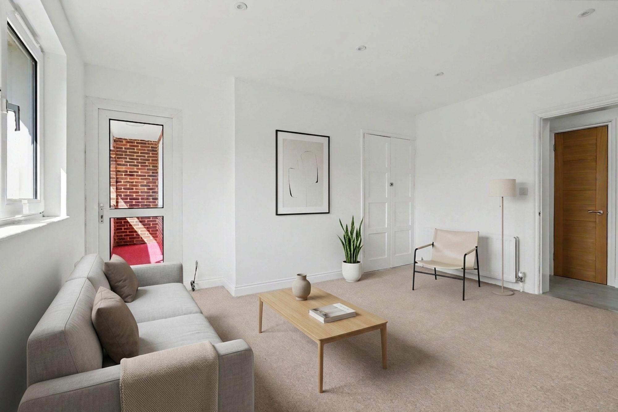 Flat Summers Close in Elmbridge