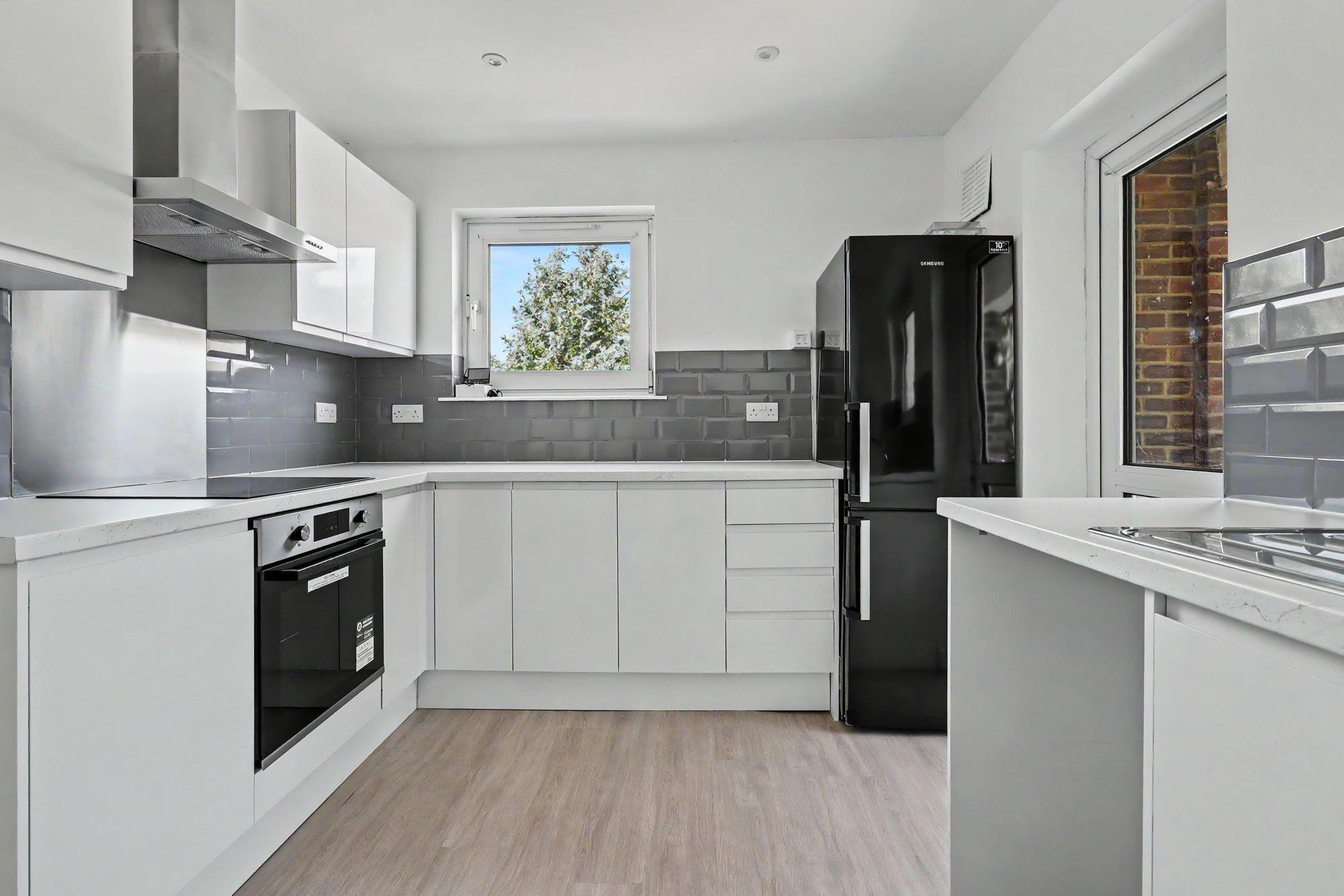 Flat Summers Close in Elmbridge