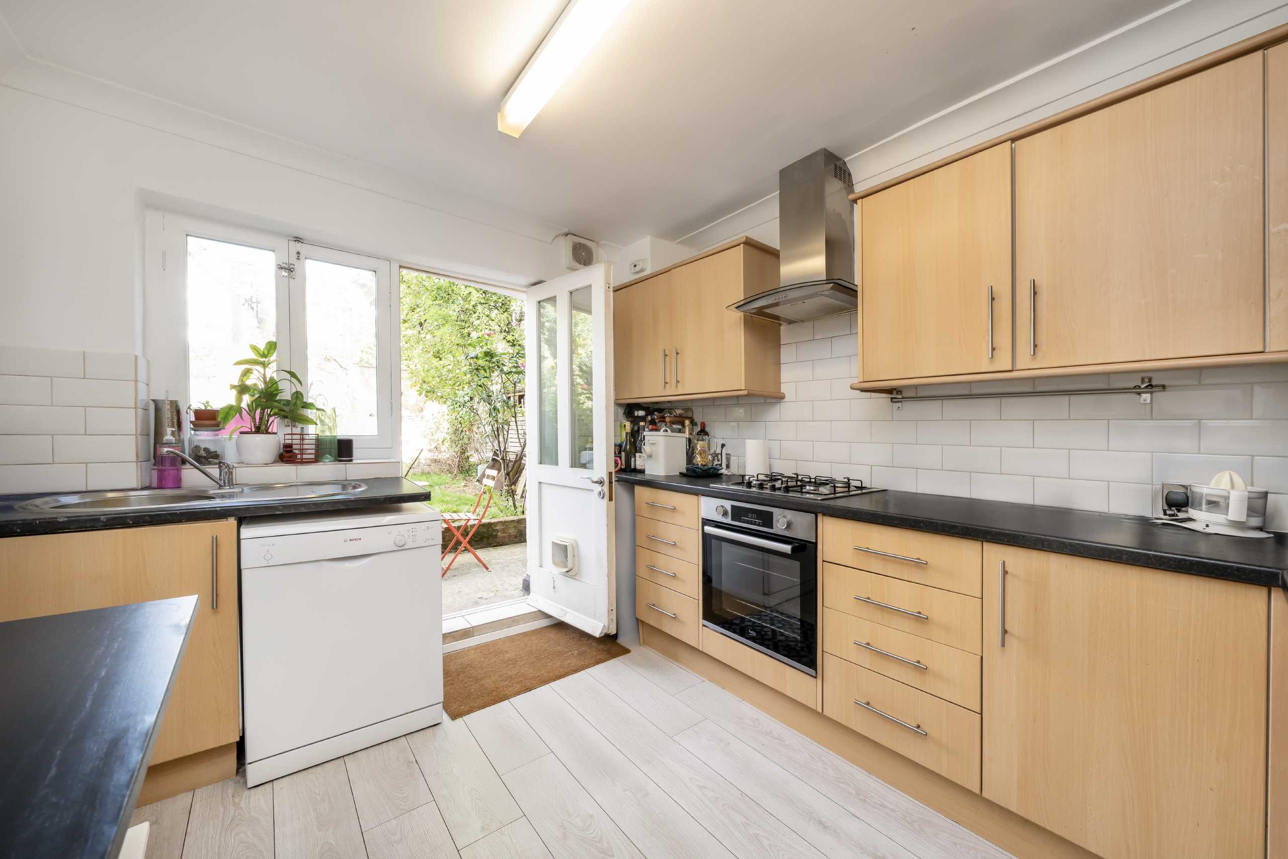 Flat Brondesbury Villas in Greater London