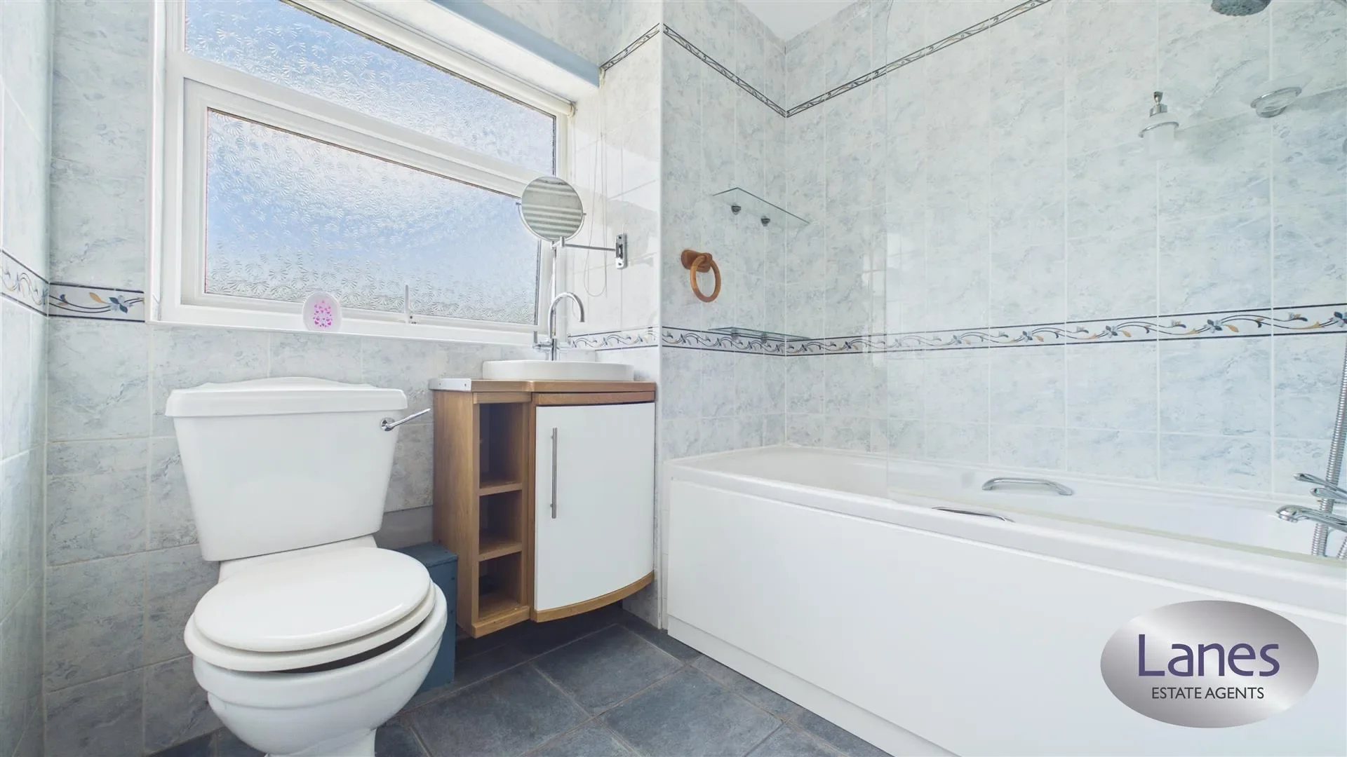 Flat Bellamy Road in Cheshunt