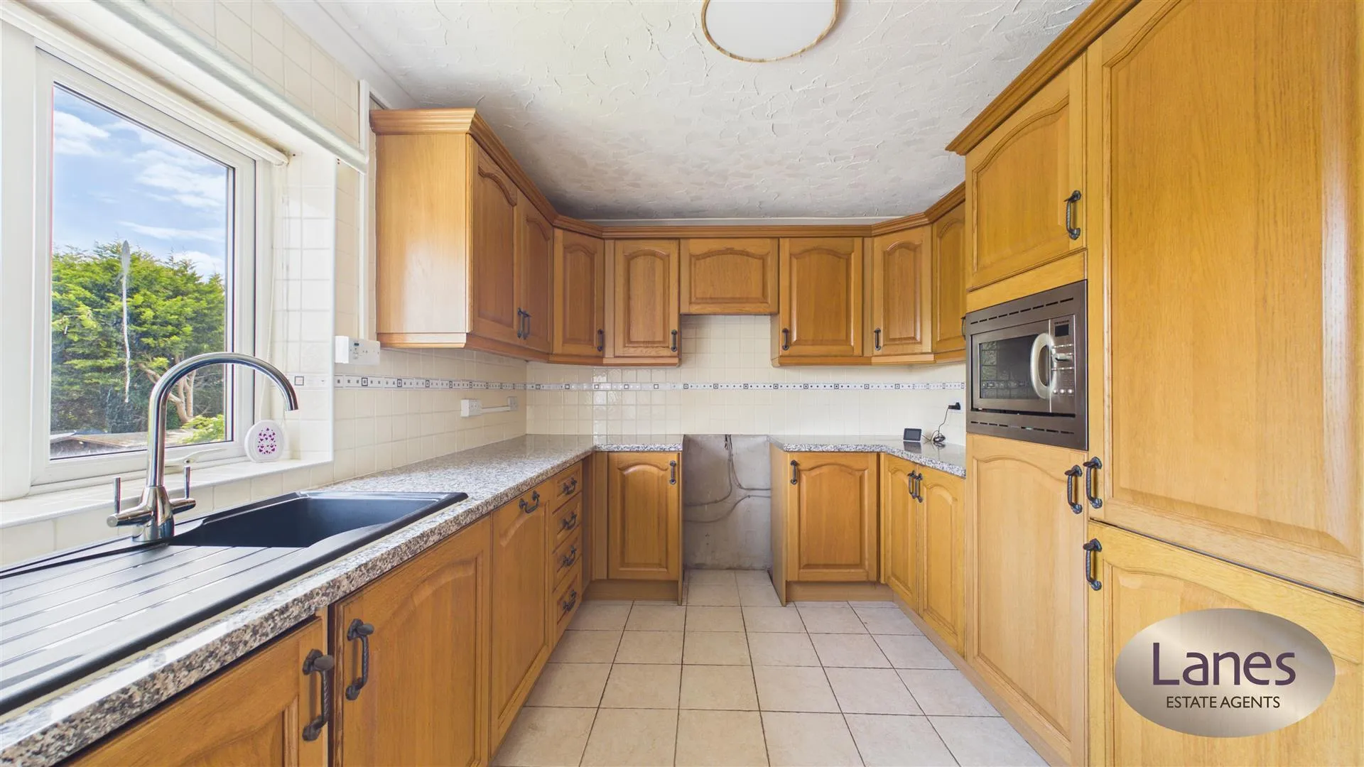 Flat Bellamy Road in Cheshunt