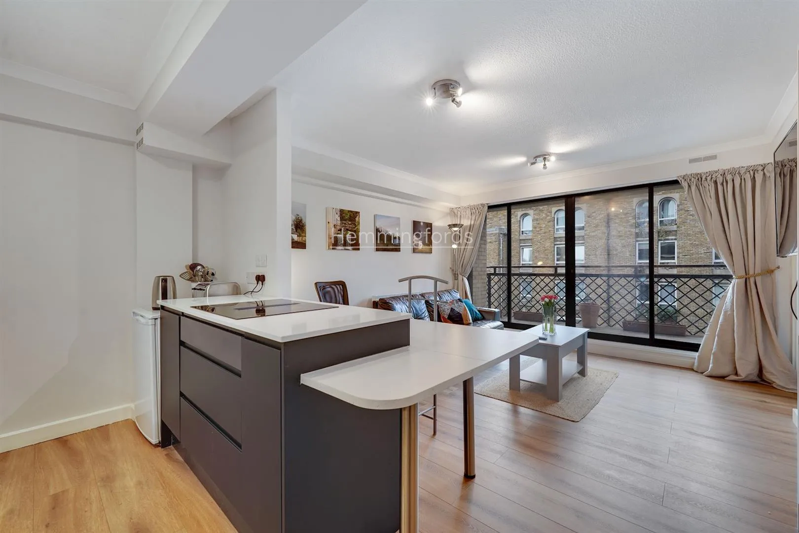 Flat Milner Square in Greater London