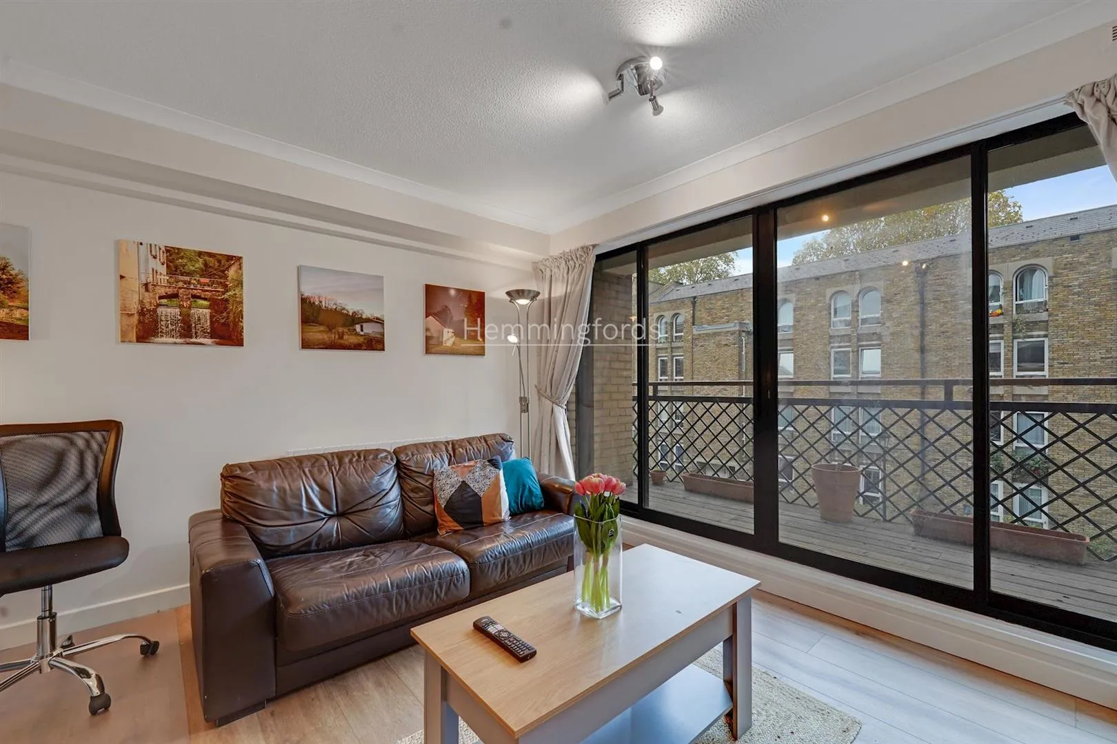 Flat Milner Square in Greater London
