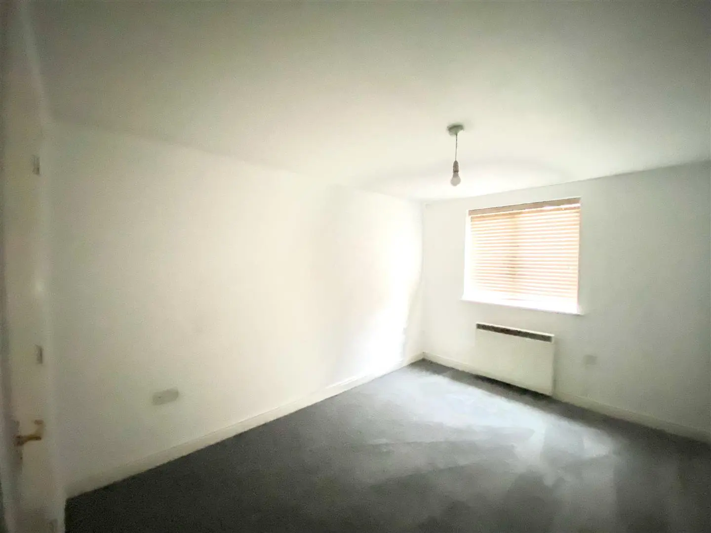 Flat Richard Hillary Close in Ashford