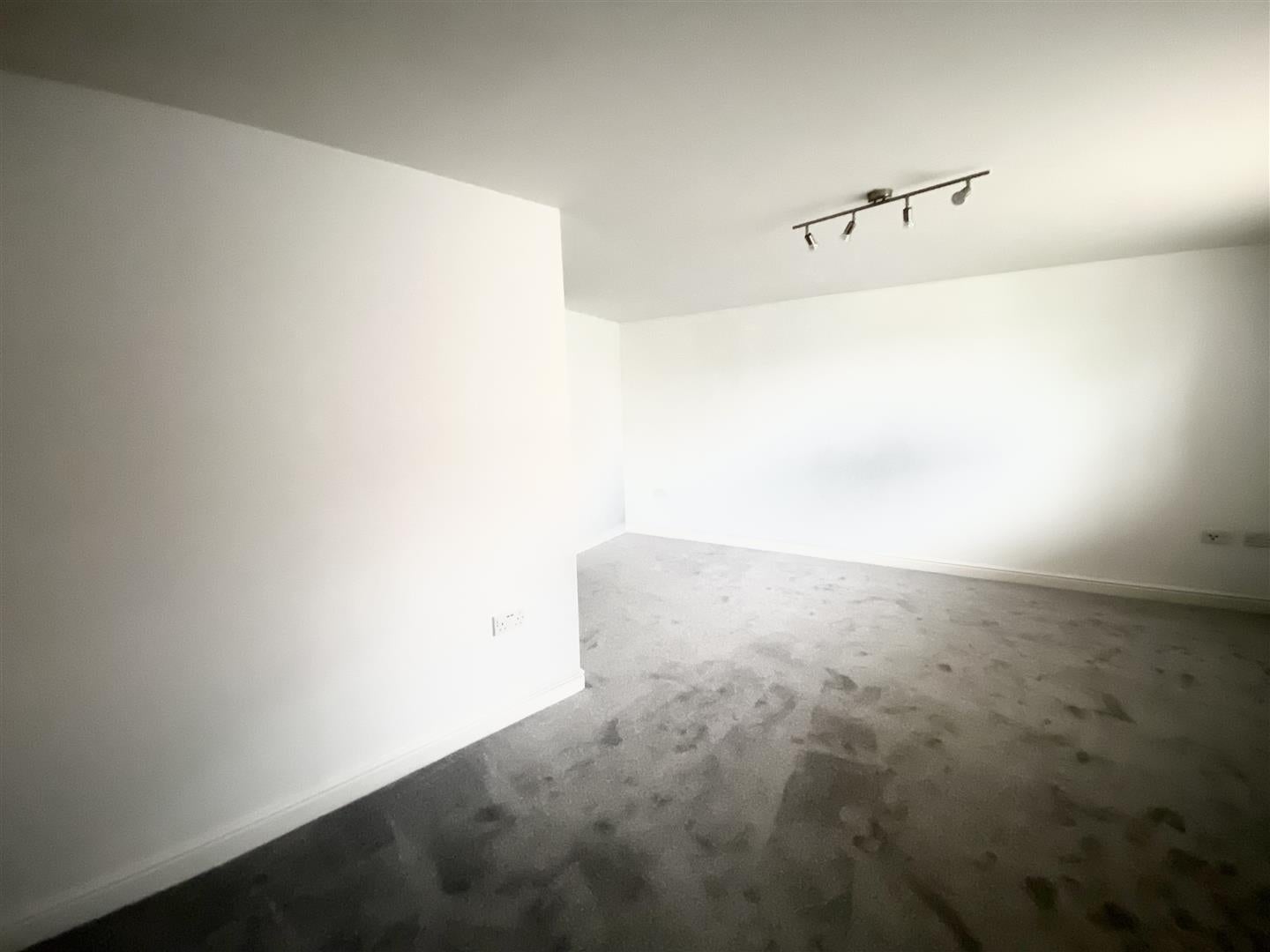 Flat Richard Hillary Close in Ashford