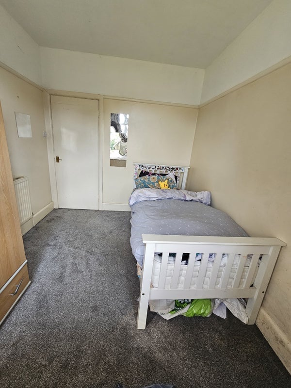 Room Charminster Road in Bournemouth